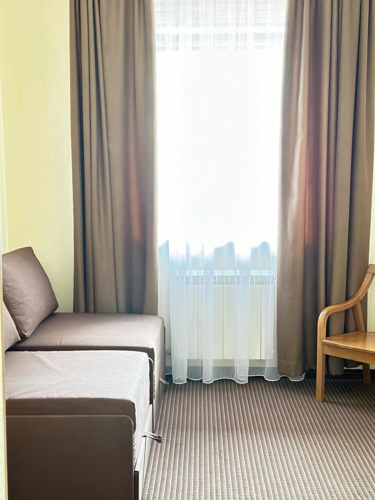 Pigy Hotel Tatariv Exterior foto