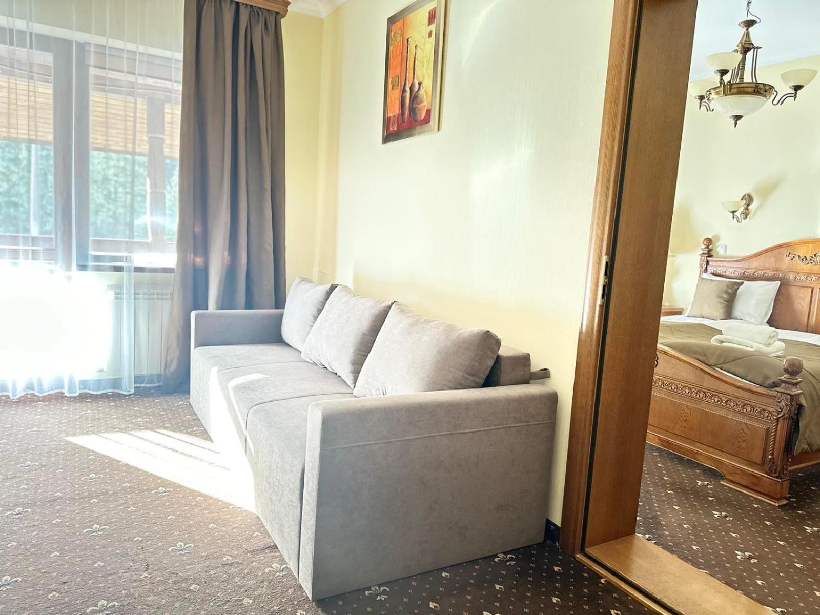 Pigy Hotel Tatariv Exterior foto