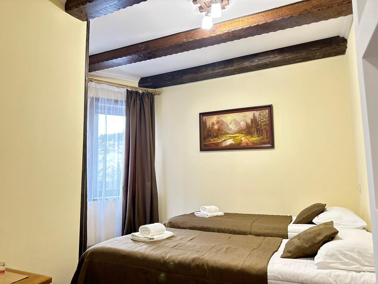 Pigy Hotel Tatariv Exterior foto
