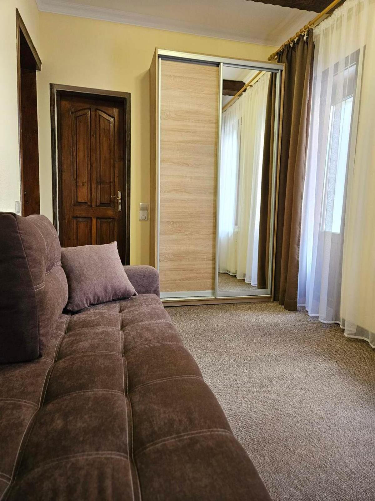 Pigy Hotel Tatariv Exterior foto