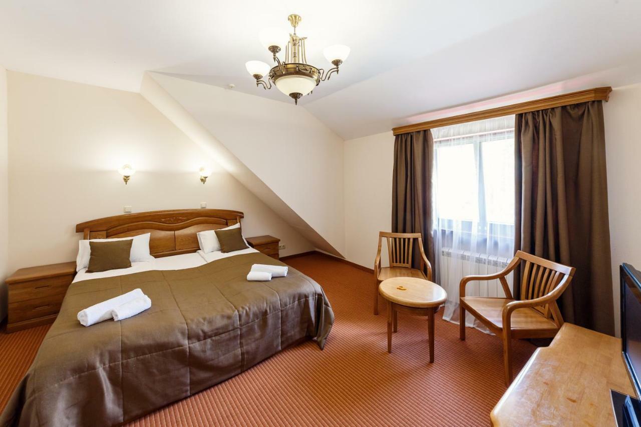 Pigy Hotel Tatariv Exterior foto